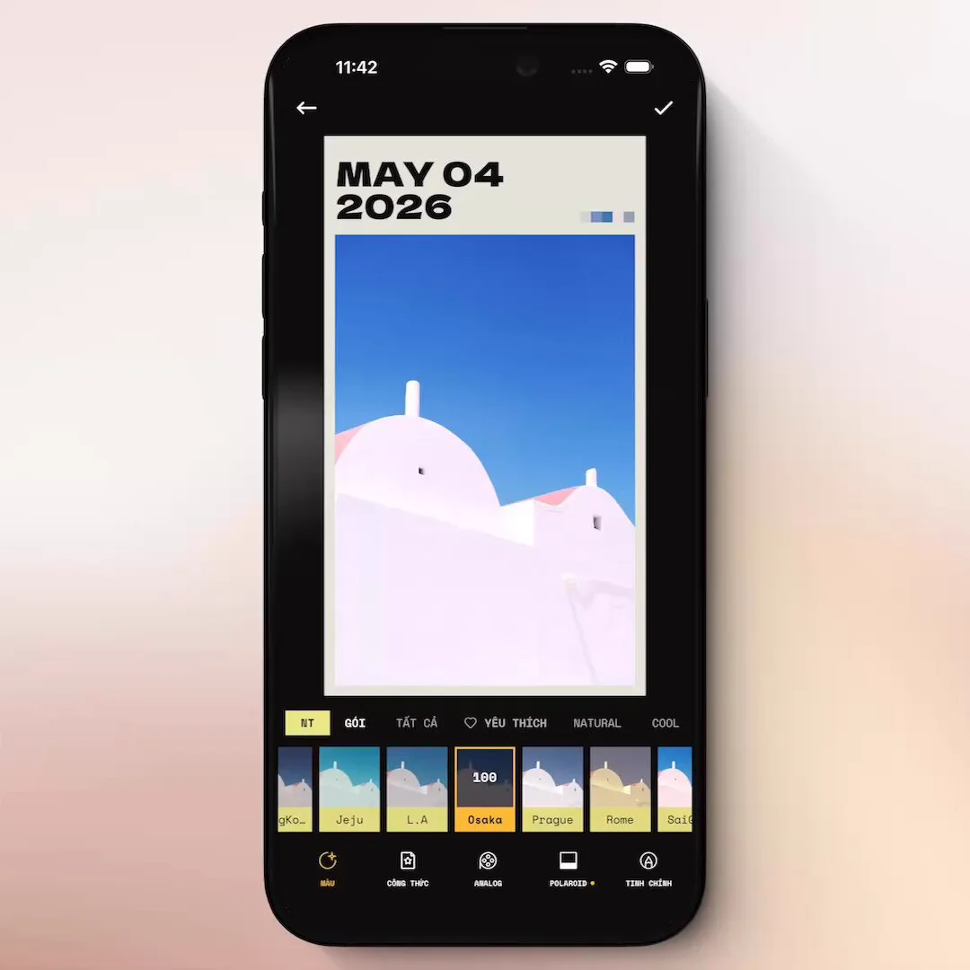Binsoo photo editor with a white-and-pink architectural photograph, filter previews and a Thanos-inspired export interaction